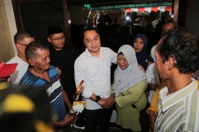 Kunjungi Warga Dukuh Pakis Terdampak Penggusuran, Wali Kota Eri Cahyadi: Ayo ke Rusun Grudo